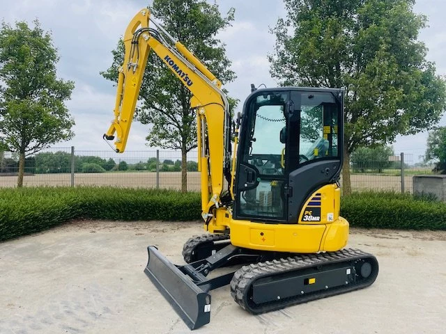 Komatsu PC 38 MR